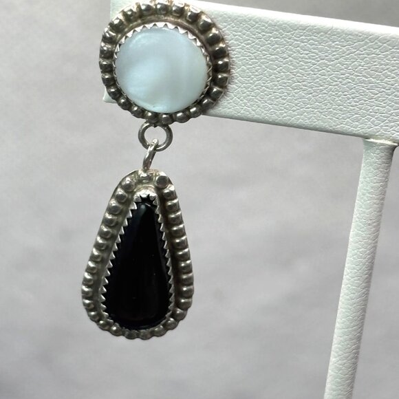 Vtg 925 Silver Mother Of Pearl Onyx Drop Earrings Sante Fe Origin Southwestern - Picture 5 of 12